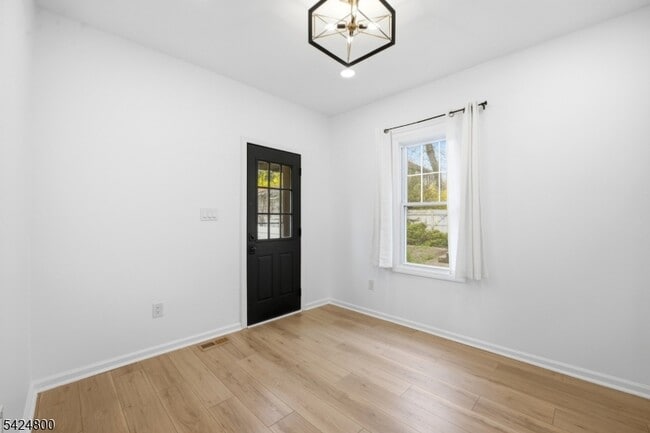 Building Photo - 40 Edgewood Rd