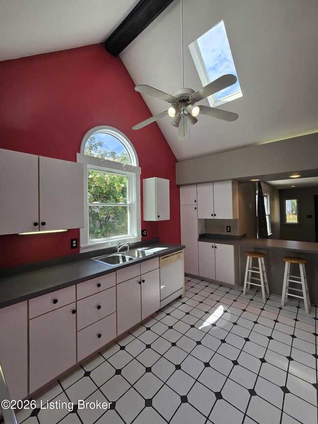 Building Photo - 3932 Kennison Ave