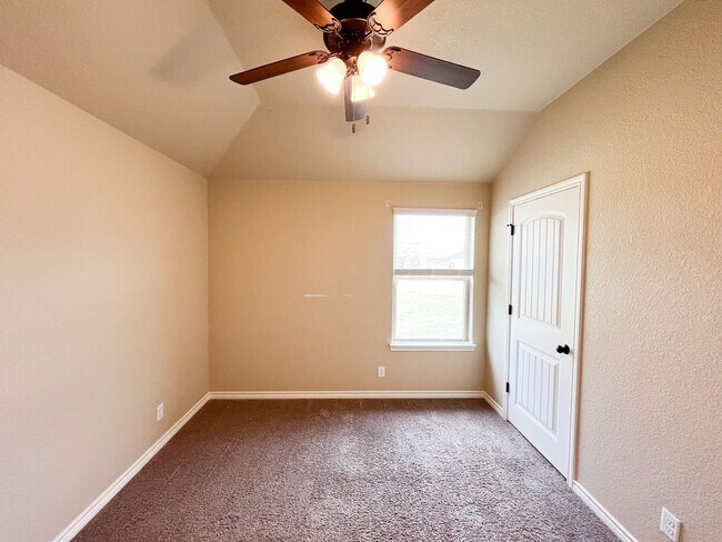 Building Photo - Available 7/11/2025 Beautiful 1 story, 5 b...