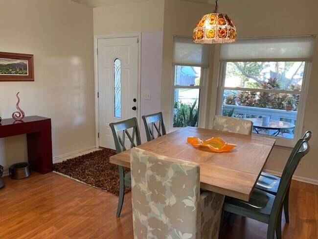 Building Photo - Florida living at its finest with the 2 bedrooms and 2 bathrooms plus a flex room home!