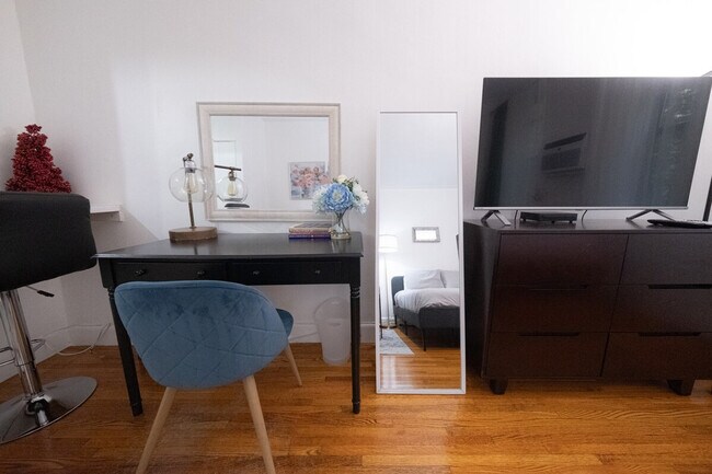 Building Photo - 1369 1st Ave