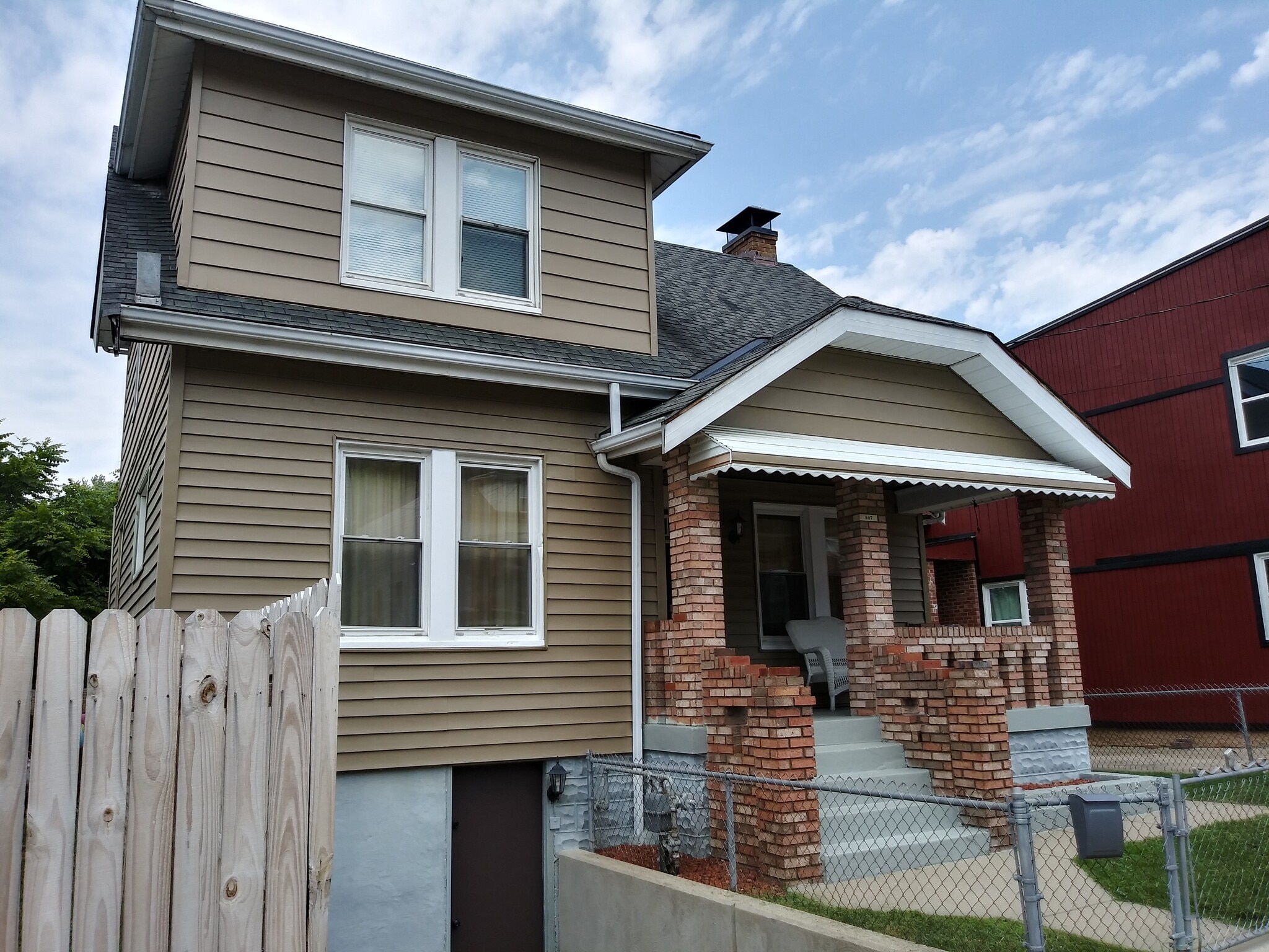 Building Photo - 807 7th Ave