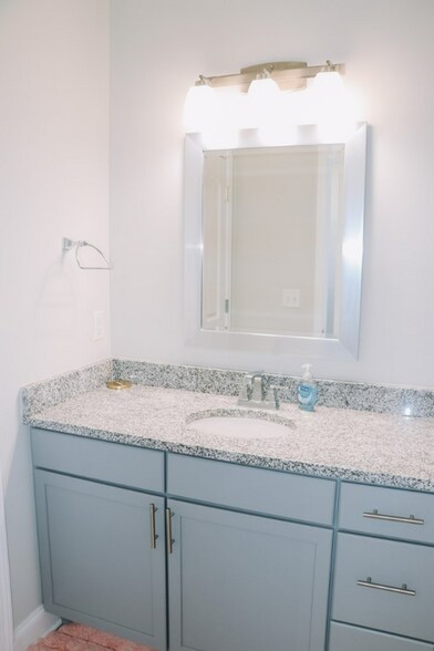 Building Photo - 102 Far View Dr