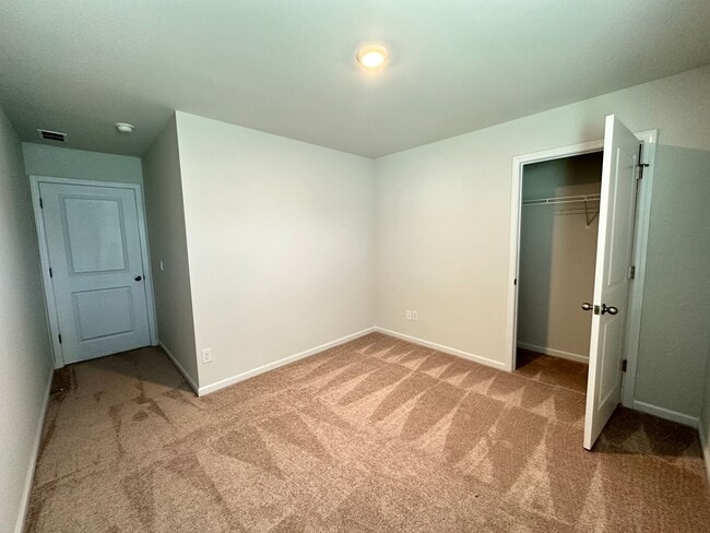 Building Photo - 4 Br/2.5 Bth in The Watergrass Community