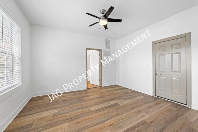 Building Photo - 931 Rubel St