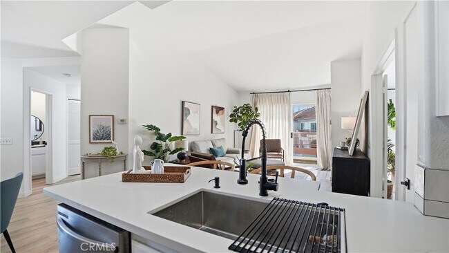 Building Photo - 405 Ribbon Beach Way