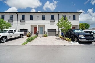 Building Photo - 1181 SW 7th Ct