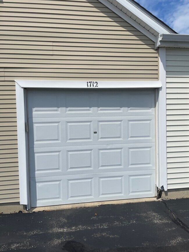 Building Photo - 1723 Silverstone Dr
