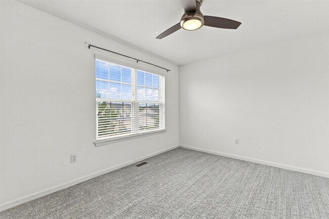 Building Photo - 621 Falling Brook Dr