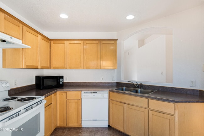 Building Photo - 813 Ocotillo Dr