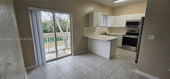 Building Photo - 2711 NE 4th St