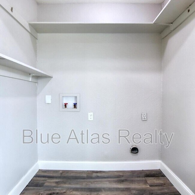 Building Photo - 2302 Indigo Ln