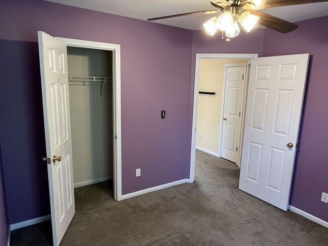 Building Photo - 3 Bedroom Corner Lot home with Great Backy...
