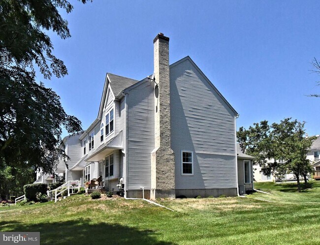 Building Photo - 2489 Hillendale Dr