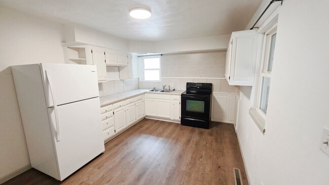Building Photo - Remodeled Dupllex