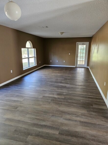 Building Photo - 9316 N Dallas Way