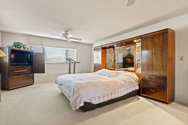 Building Photo - Breathtaking Views & Luxurious Furnished Rental in Oakmont's 55+ Community!