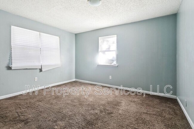 Building Photo - 206 Sunset Dr