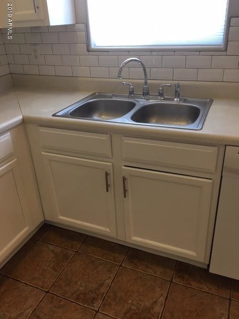 Building Photo - 8940 W Olive Ave