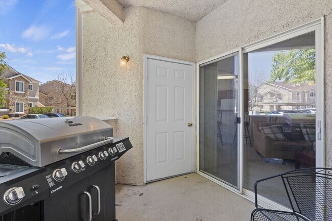 Building Photo - Fully Furnished Condo in Stratmoor Hills - Utilities Provided!