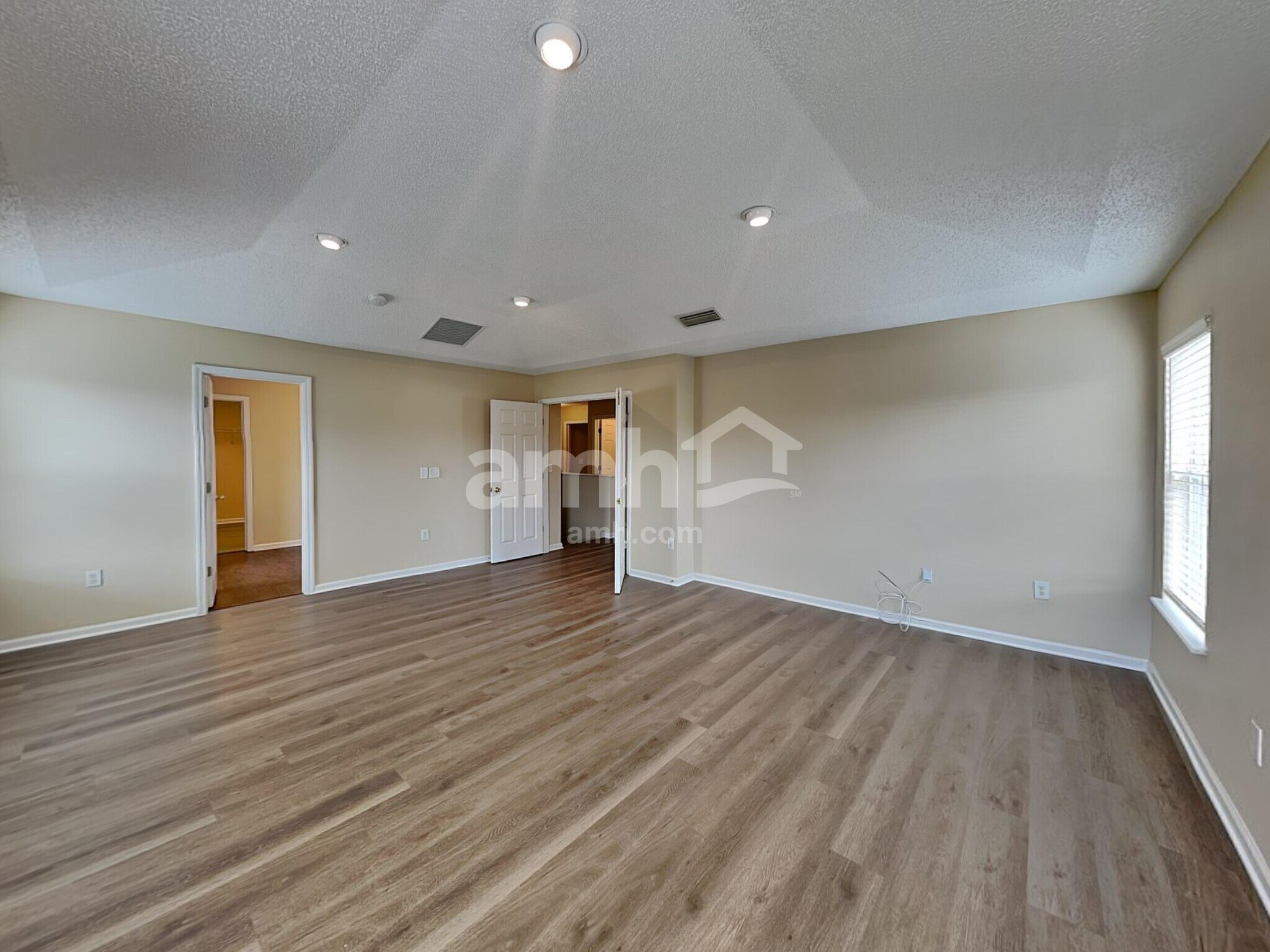 Building Photo - 11484 Brian Lakes Dr N