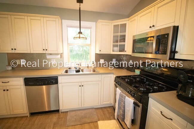 Building Photo - Spacious 3BR Townhome in Lowell | Nature Views & Maintenance-Free Living