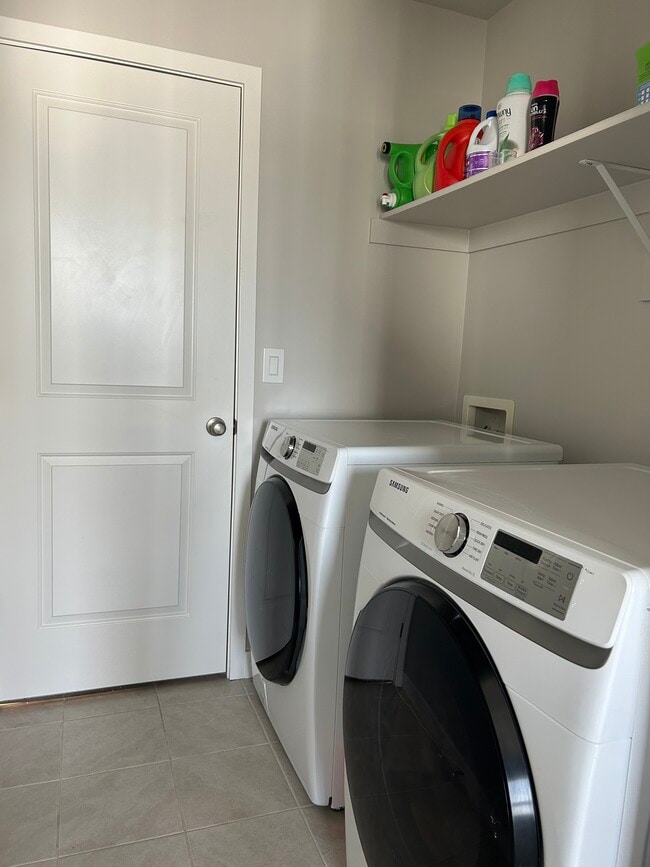 Building Photo - 3780 3215 W