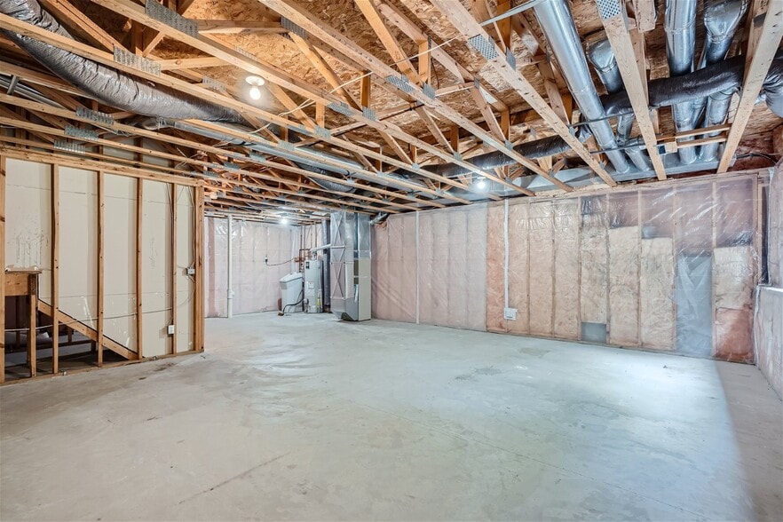 HUGE 800 sq ft unfinished basement area with daylight windows - 16365 Jamison Path