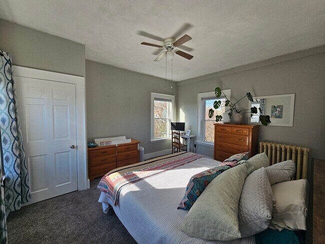 Building Photo - 32 Main St