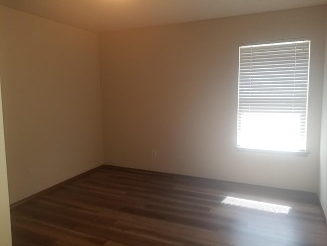 Building Photo - Beautiful 3 bedroom home near SW 104th and...