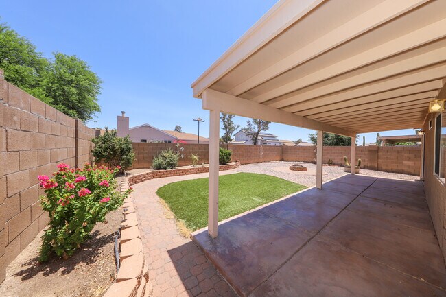 Building Photo - 8070 N Wild Aster Way