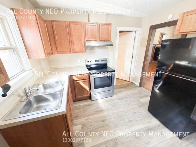 Building Photo - 321 Grace Ave