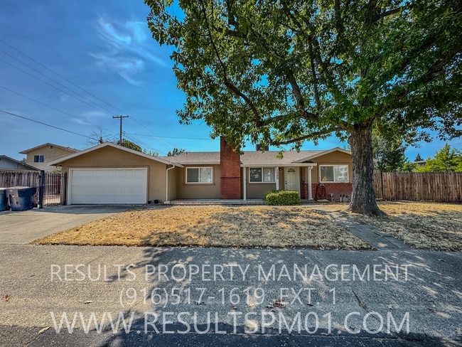 Building Photo - Charming Roseville Corner-Lot Home with RV...