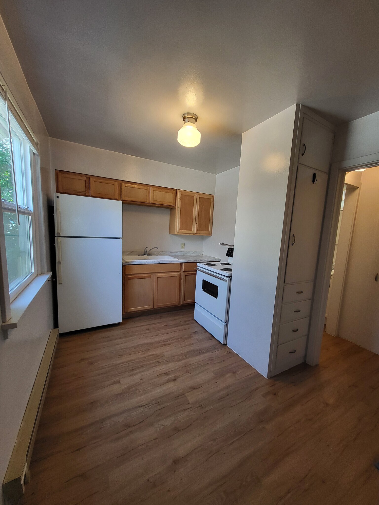 Building Photo - 302 1st Ave