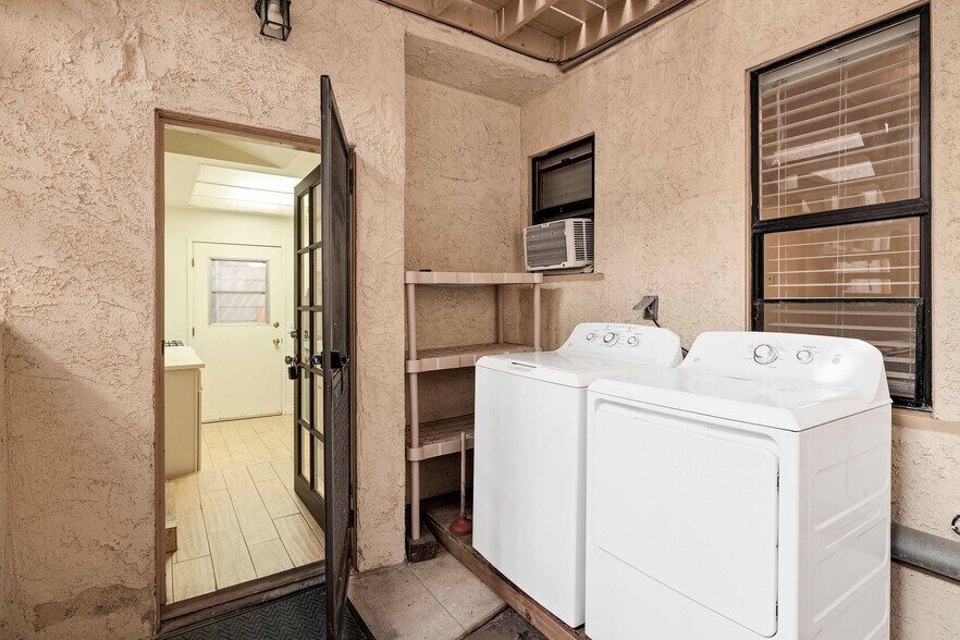 Building Photo - 1634 Bayview Dr