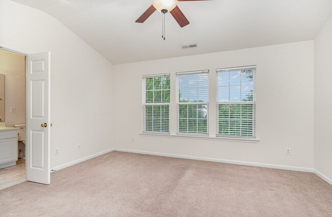 Building Photo - Spacious Townhome in Vibrant Breckenridge ...