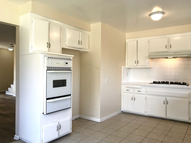 Building Photo - 4441 W 134th St