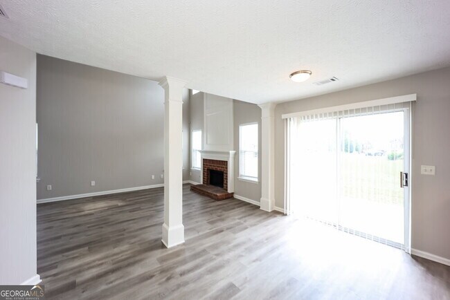 Building Photo - 7565 Woodbine Pl