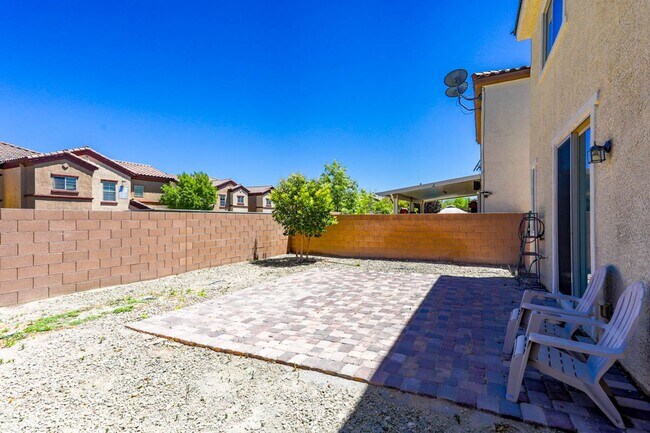 Building Photo - 4 Bed, Beauty With First Floor Bed And Full Bath