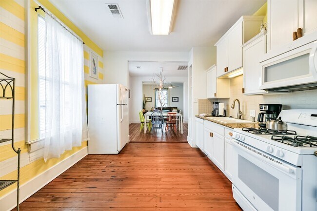 Building Photo - 1309 Ursuline St