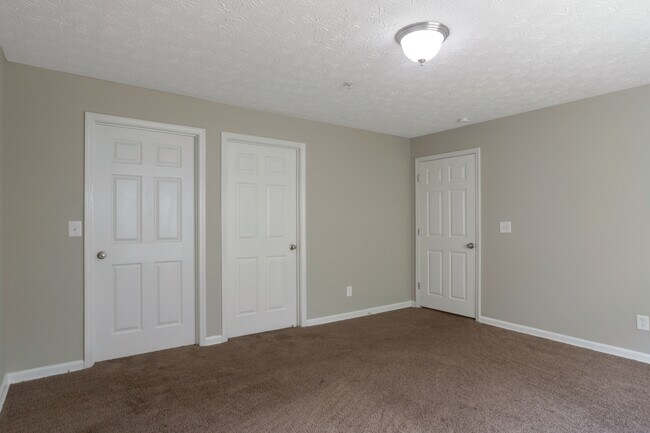 Building Photo - 6302 Fairington Village Dr