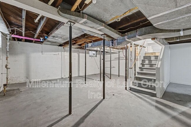 Building Photo - 52 E Iroquois Rd