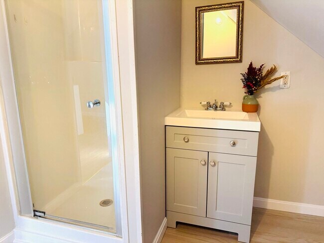 Building Photo - 712 Lawrence St