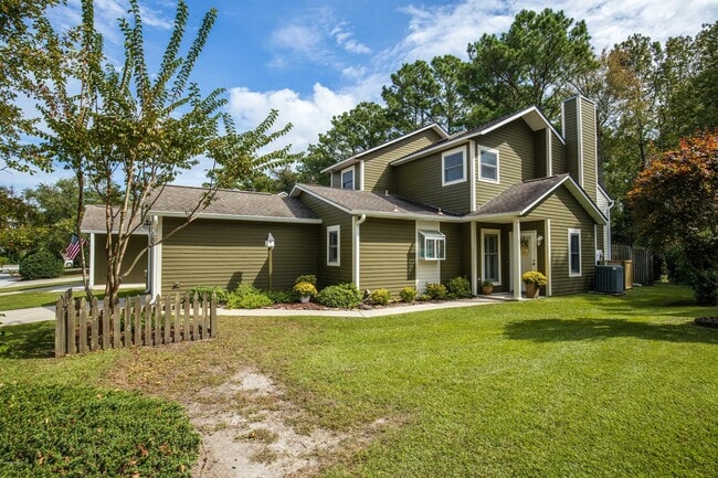 Building Photo - 504 Cedarwood Village