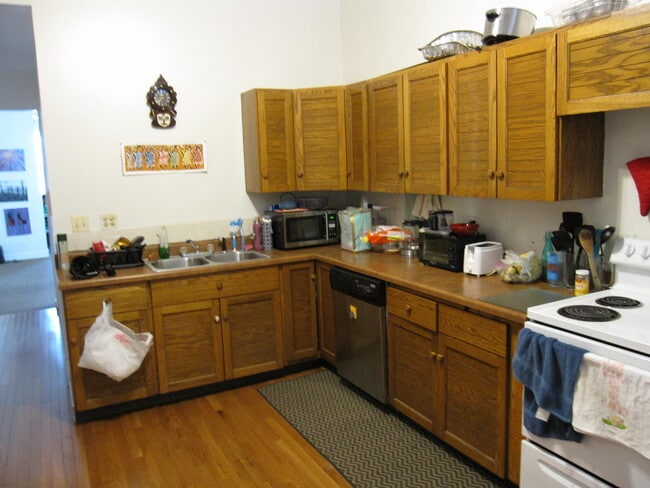 Building Photo - 822 S Loomis St