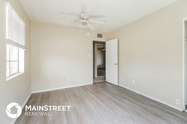 Building Photo - 1647 W Pima St