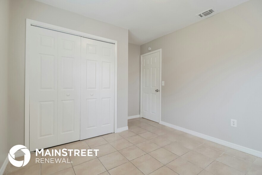 Building Photo - 5353 Pale Horse Dr