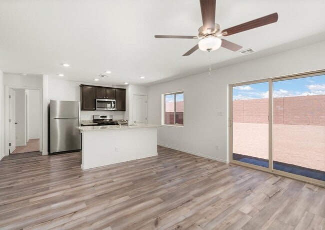 Building Photo - 2623 Desi Loop