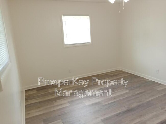 Building Photo - 708 Wright Dr