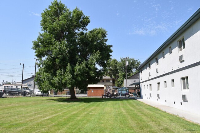 Building Photo - Furnished Efficiency Near Hospitals and Downtown